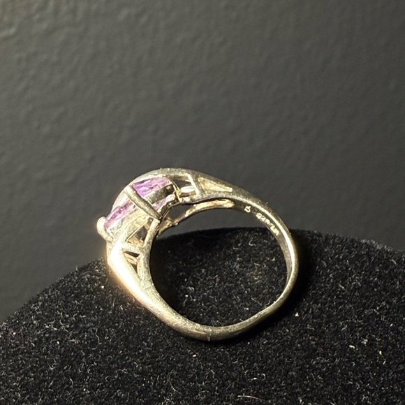 Elegant Silver and Purple Leaf Ring Size 7 - Picture 6 of 8